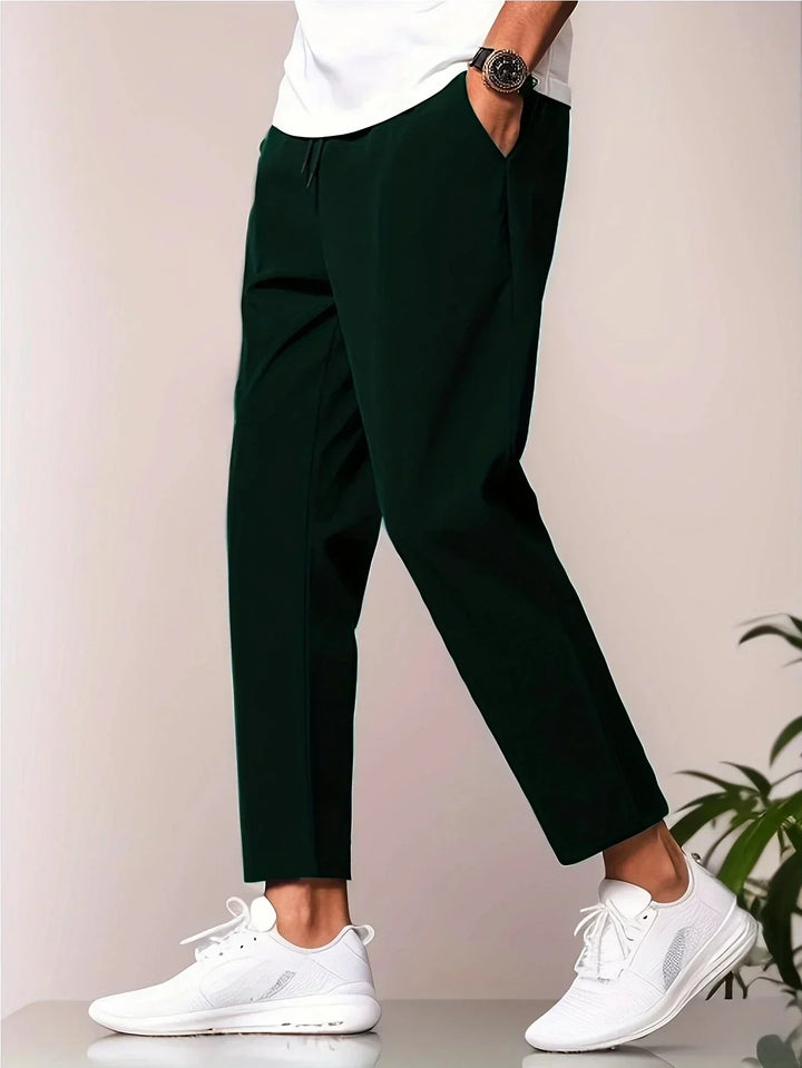 "Herren Jogginghose mit verkürztem Design, eleganter Sommer-Look, gerade Passform, vielseitig in Grau."