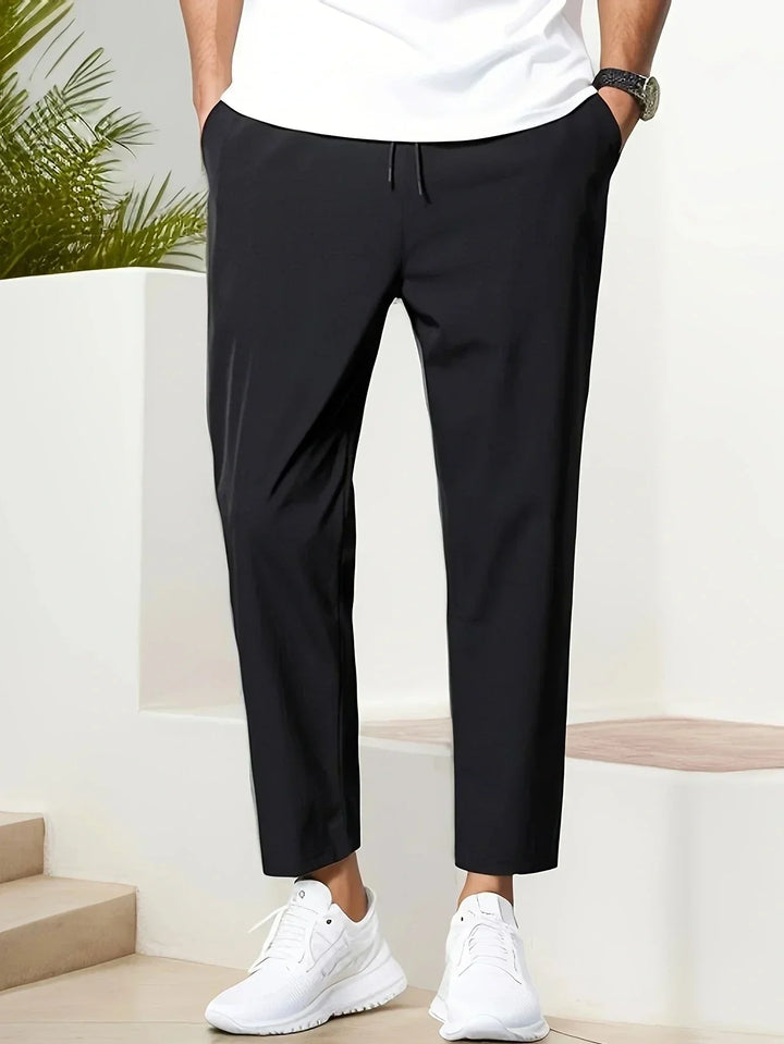 "Herren Jogginghose mit verkürztem Design, eleganter Sommer-Look, gerade Passform, vielseitig in Grau."