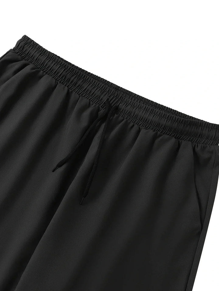 "Herren Jogginghose mit verkürztem Design, eleganter Sommer-Look, gerade Passform, vielseitig in Grau."
