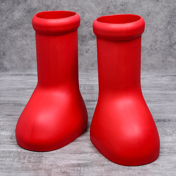 Herren kniehohe rote Chelsea-Stiefel aus PU, mit runder Zehenpartie und rutschfester Gummisohle, seitliche Ansicht.