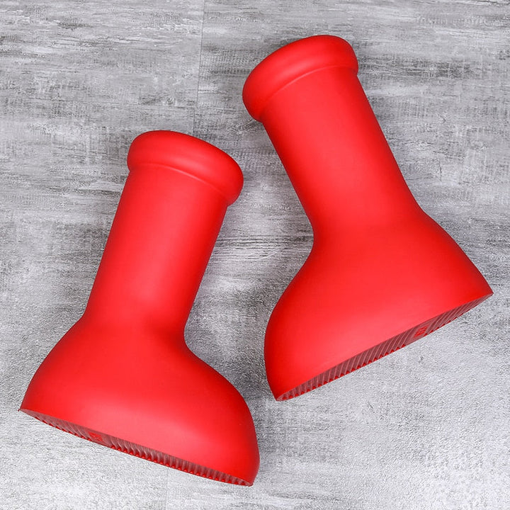 Herren kniehohe rote Chelsea-Stiefel aus PU, mit runder Zehenpartie und rutschfester Gummisohle, seitliche Ansicht.