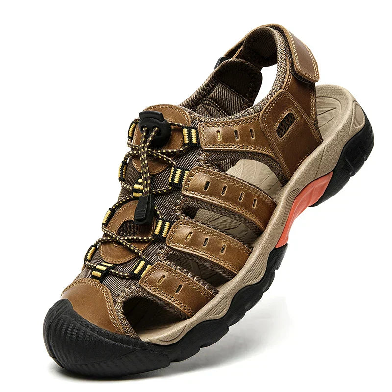 "Herren Leder Outdoor Sandalen, braun, robust, bequem, für Trekking & Strand, mit rutschfester Gummisohle."