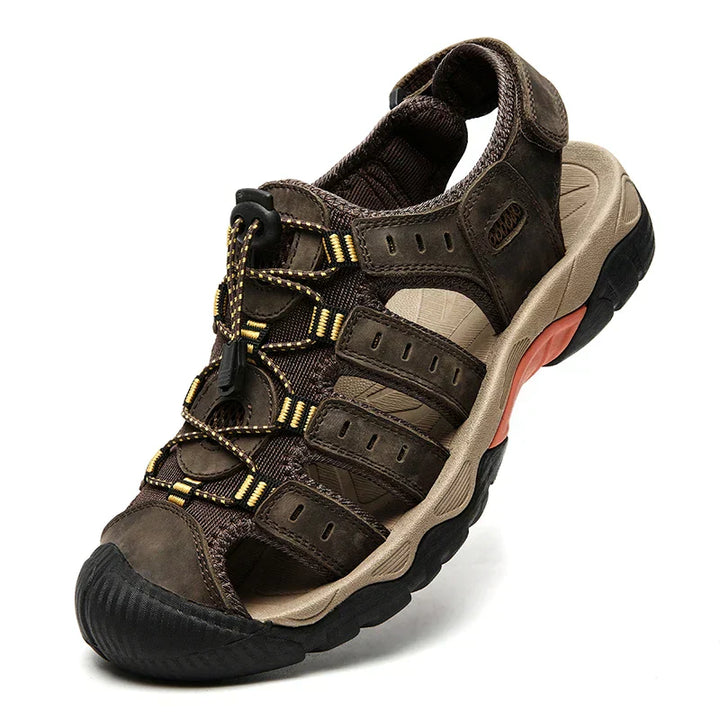 "Herren Leder Outdoor Sandalen, braun, robust, bequem, für Trekking & Strand, mit rutschfester Gummisohle."