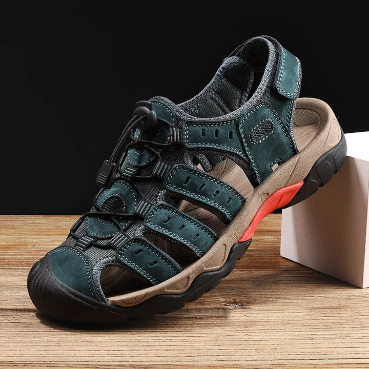 "Herren Leder Outdoor Sandalen, braun, robust, bequem, für Trekking & Strand, mit rutschfester Gummisohle."