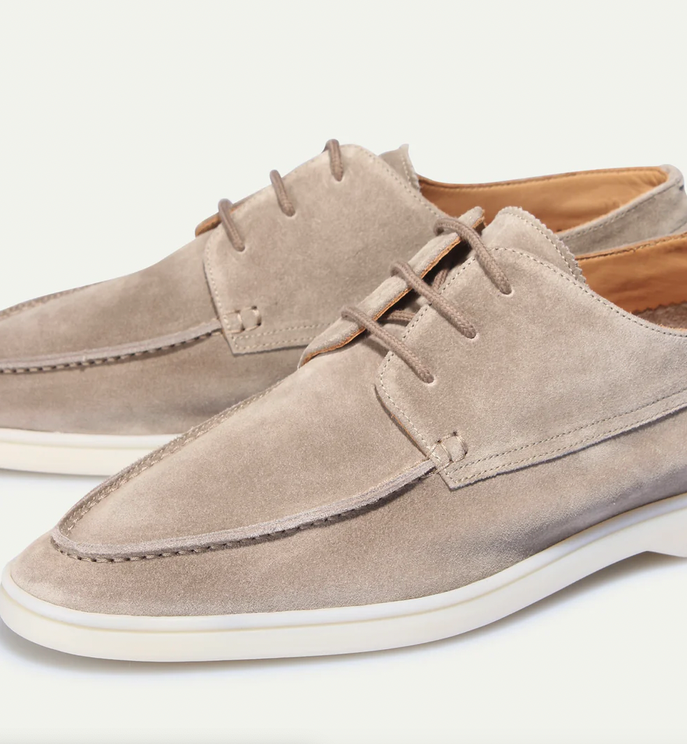 "Herren Leder-Slipper, elegant mit gepolsterter Innensohle, robustem Gummi und schlichtem Design für jeden Anlass."