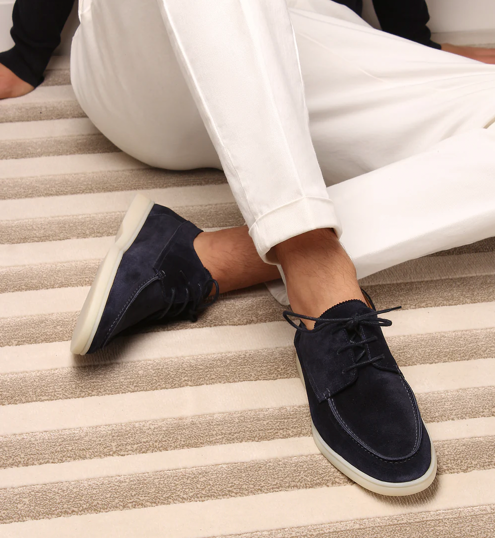 "Herren Leder-Slipper, elegant mit gepolsterter Innensohle, robustem Gummi und schlichtem Design für jeden Anlass."