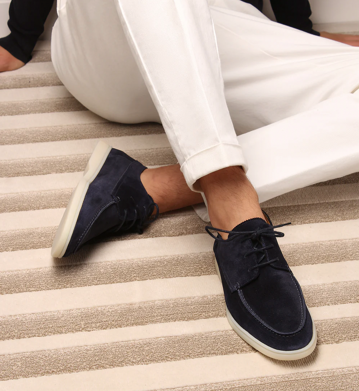 "Herren Leder-Slipper, elegant mit gepolsterter Innensohle, robustem Gummi und schlichtem Design für jeden Anlass."