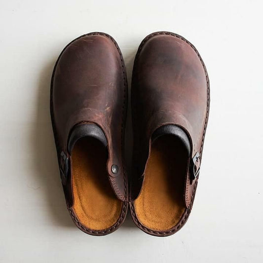 Herren-Lederslipper, orthopädisch, braunes Premium-Leder, ergonomisches Design, komfortable Passform, für gesunde Füße.