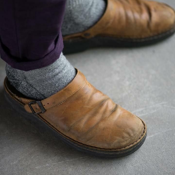 Herren-Lederslipper, orthopädisch, braunes Premium-Leder, ergonomisches Design, komfortable Passform, für gesunde Füße.