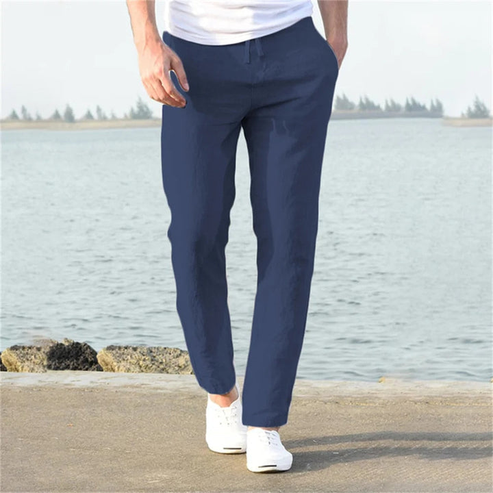 "Herren Leinenhose dunkelblau, leicht und atmungsaktiv, klassischer Stil, ideal für warme Sommertage, vielseitig kombinierbar
