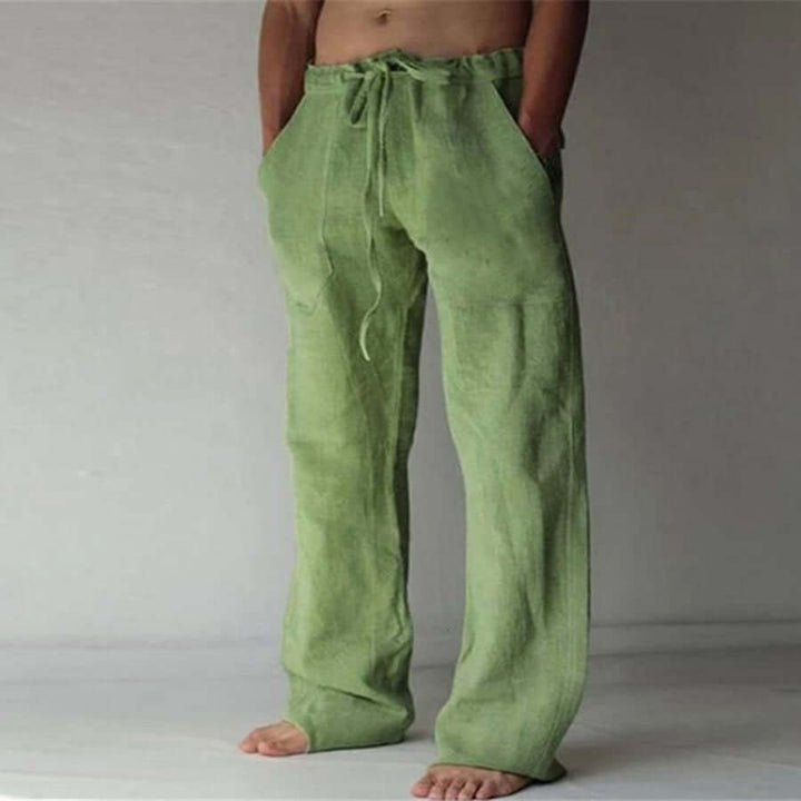 "Herren Leinenhose mit Kordelzug, locker geschnitten, in hellbeige, ideal für Sommer, atmungsaktiver Stoff."