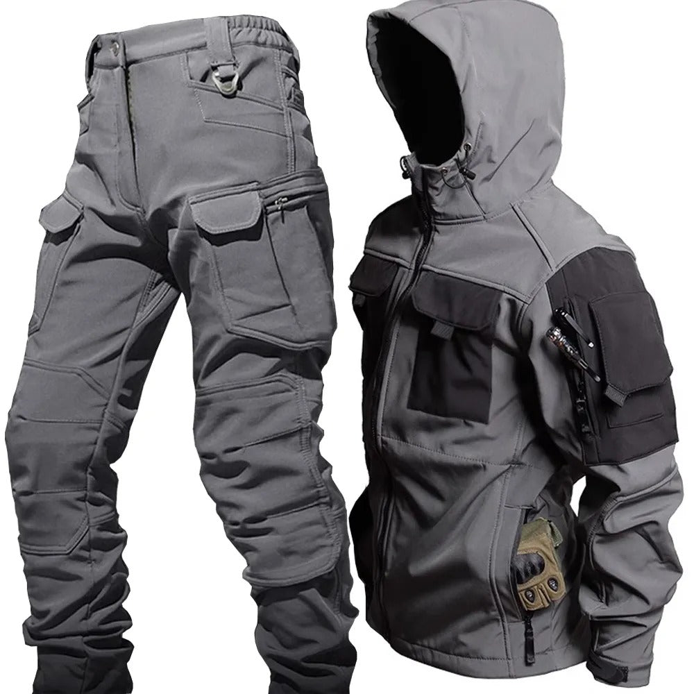 "Herren Outdoor-Set: Wetterfest, ergonomisch, mit Taschen. Perfekt für Abenteuer in Dunkelgrün, Grau, Schwarz."