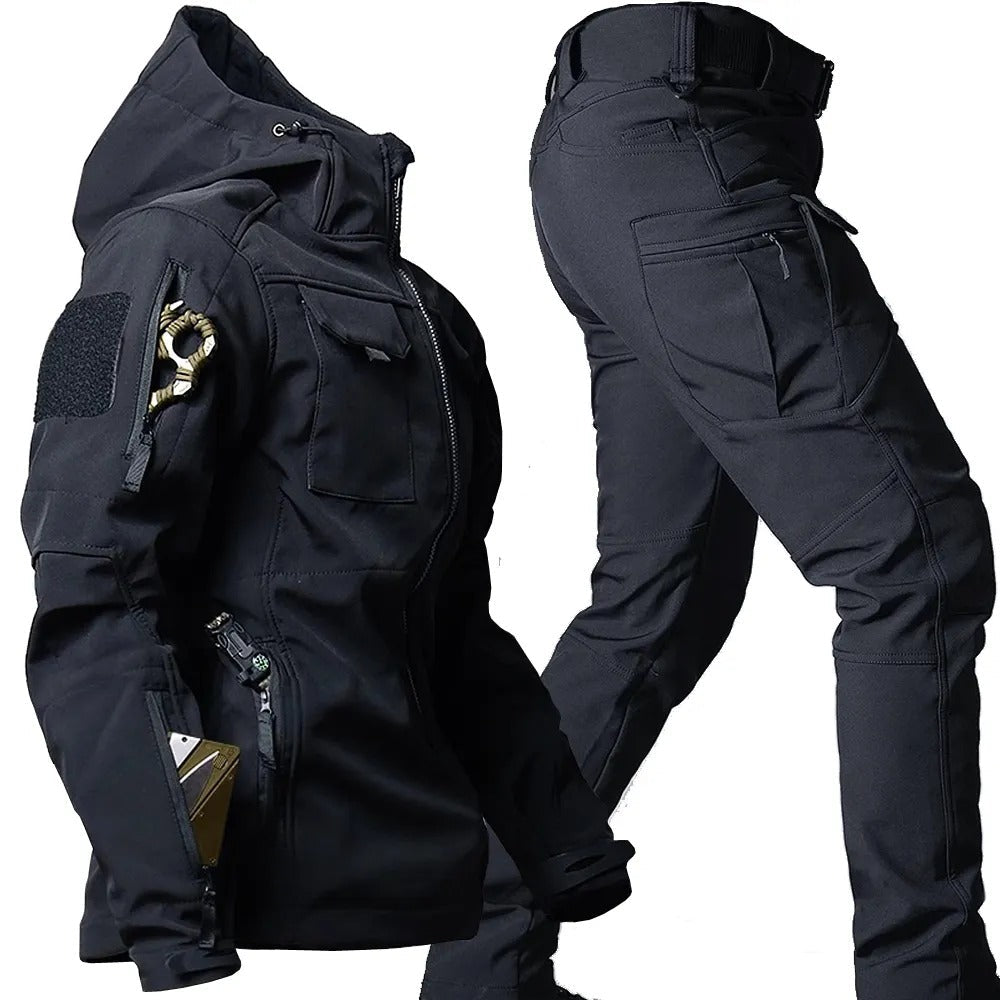"Herren Outdoor-Set: Wetterfest, ergonomisch, mit Taschen. Perfekt für Abenteuer in Dunkelgrün, Grau, Schwarz."