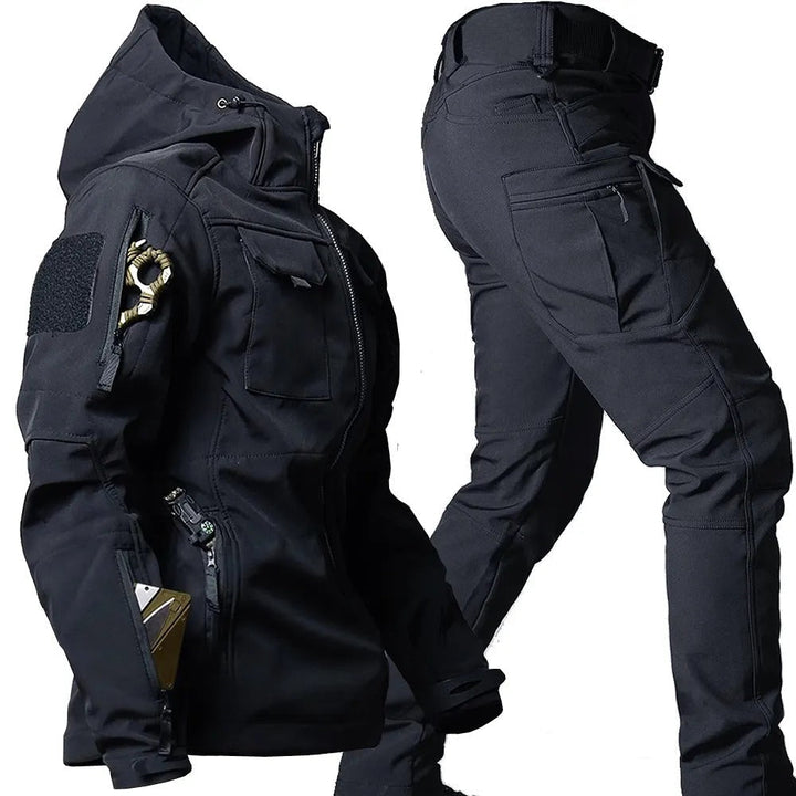 "Herren Outdoor-Set: Wetterfest, ergonomisch, mit Taschen. Perfekt für Abenteuer in Dunkelgrün, Grau, Schwarz."