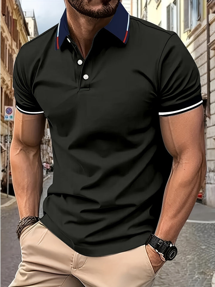 "Herren Polo-Hemd in Blauer See, Knopfdetail, Reverskragen, atmungsaktiv, leicht, ideal für Golf und Freizeit, Frontansicht."