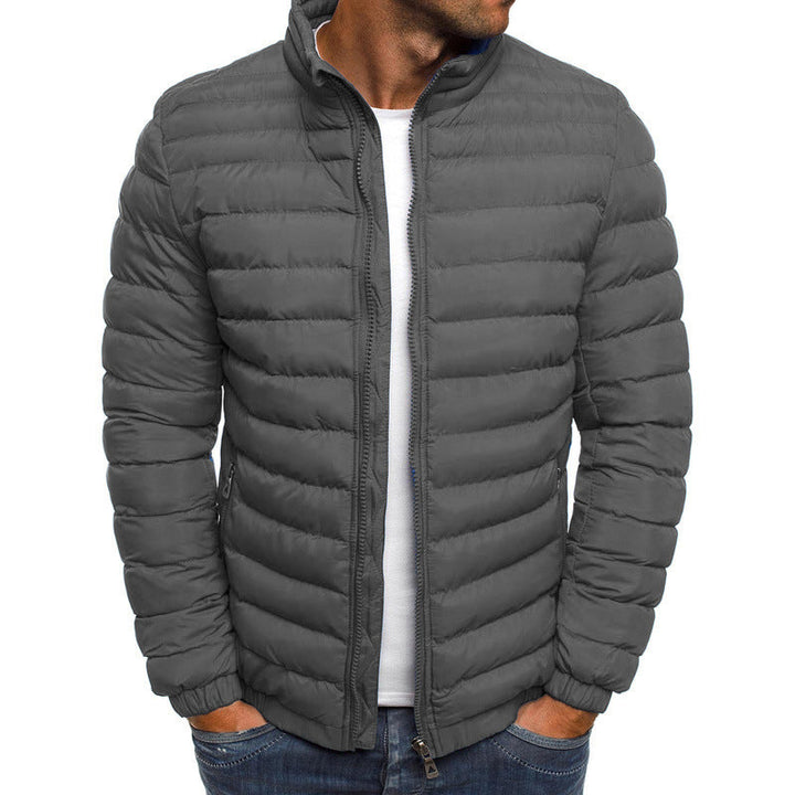 "Herren Pufferjacke Dunkelblau, leicht, stilvoll, isoliert, für kalte Tage, modernes schlankes Design, funktionale Taschen."