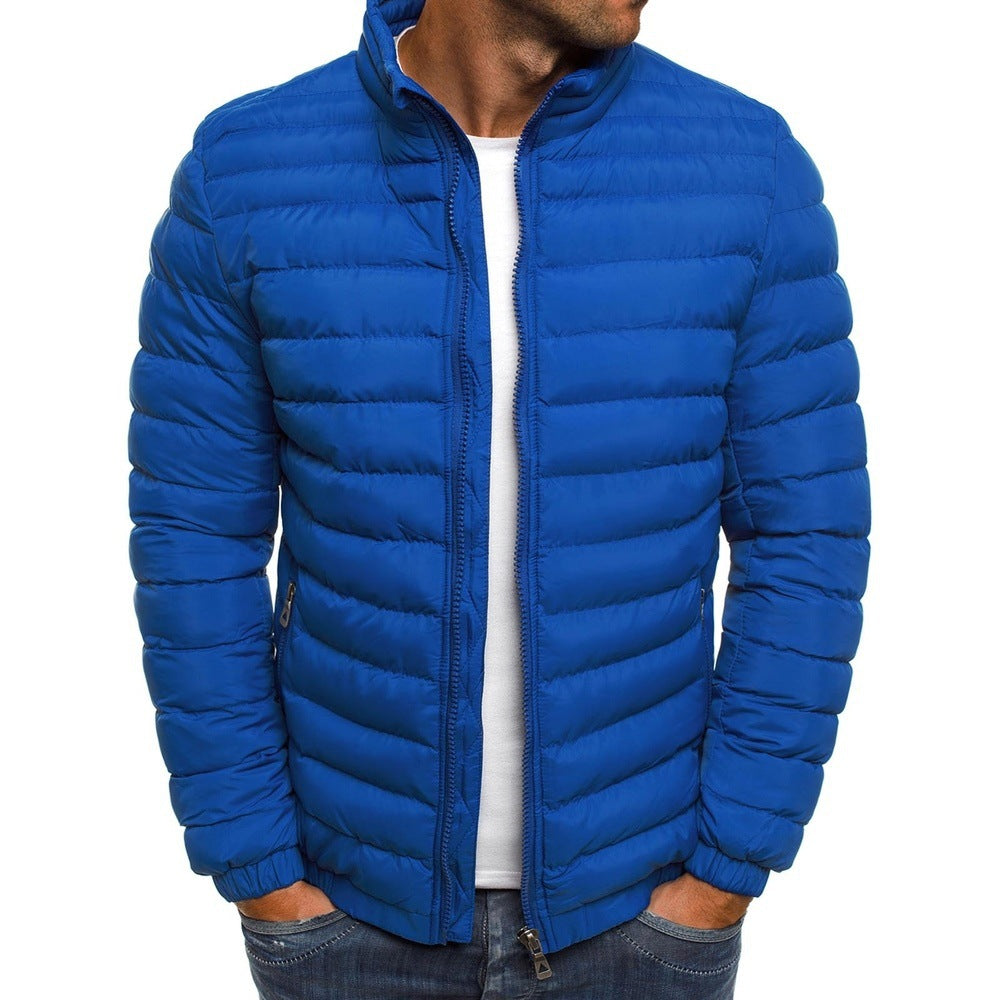 "Herren Pufferjacke Dunkelblau, leicht, stilvoll, isoliert, für kalte Tage, modernes schlankes Design, funktionale Taschen."