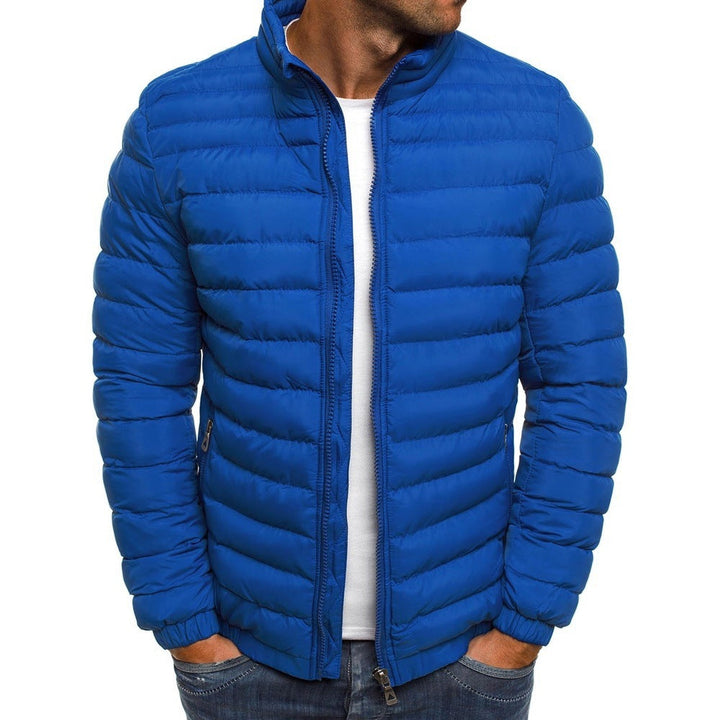 "Herren Pufferjacke Dunkelblau, leicht, stilvoll, isoliert, für kalte Tage, modernes schlankes Design, funktionale Taschen."
