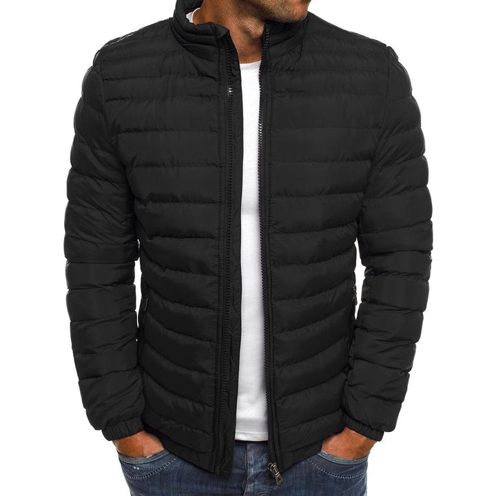 "Herren Pufferjacke Dunkelblau, leicht, stilvoll, isoliert, für kalte Tage, modernes schlankes Design, funktionale Taschen."