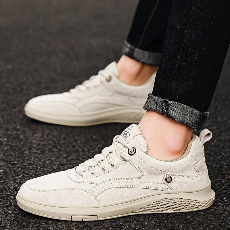 "Herren Retro-Leder Sneaker in braunem Leder, inspiriert von den 80er-Jahren mit stilvollem und langlebigem Design."