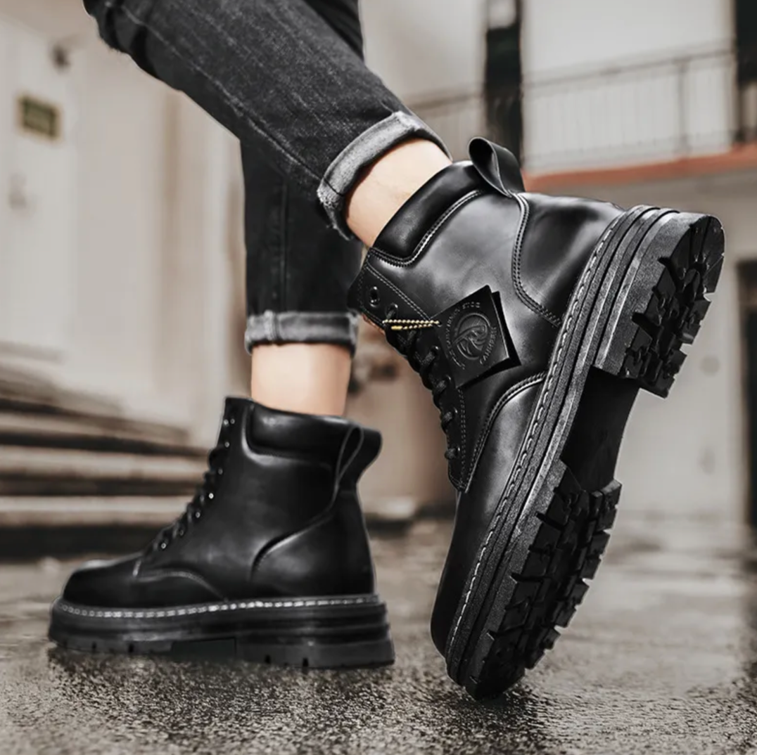 "Herren-Schnürstiefel aus Leder, elegant und komfortabel, zeitloses Design, perfekte Passform, robust und vielseitig einsetzb