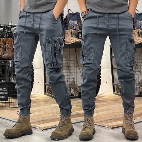 "Herren Slim-Fit Cargohose, dunkelblau, mit praktischen Taschen, ideal für Alltag und Ausflüge, stilvoll und funktional"