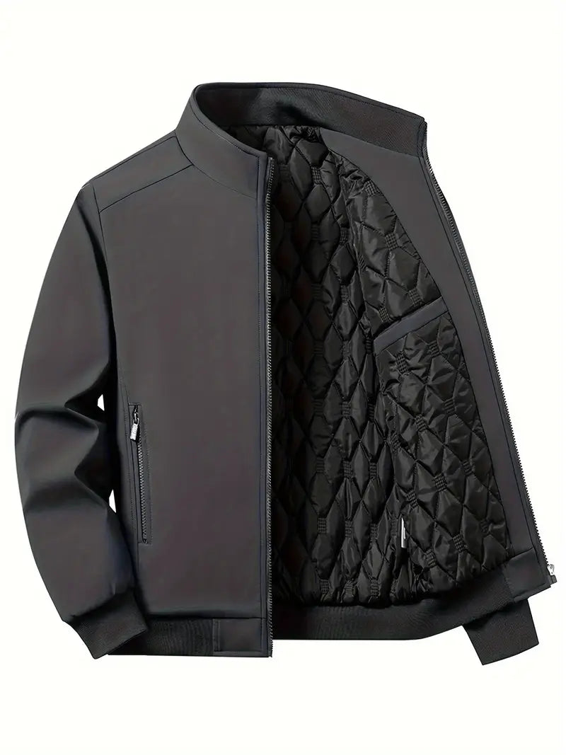 "Herren Softshelljacke, wind- und wasserabweisend, Frontansicht, ergonomische Passform, modisch, Outdoor geeignet"