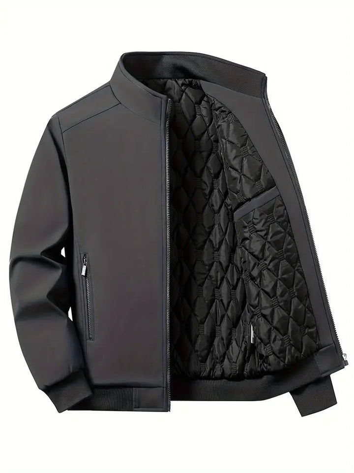 "Herren Softshelljacke, wind- und wasserabweisend, Frontansicht, ergonomische Passform, modisch, Outdoor geeignet"