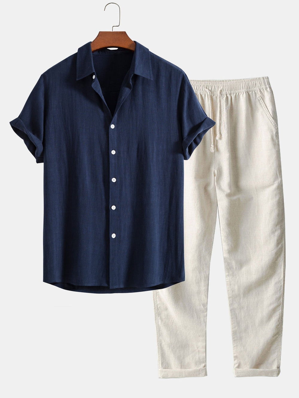 "Herren Sommer Set, elegantes Hemd mit Stehkragen und kurze Ärmel, kombiniert mit passender Hose, stilvoll und bequem."