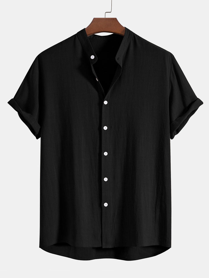 "Herren Sommer Set, elegantes Hemd mit Stehkragen und kurze Ärmel, kombiniert mit passender Hose, stilvoll und bequem."