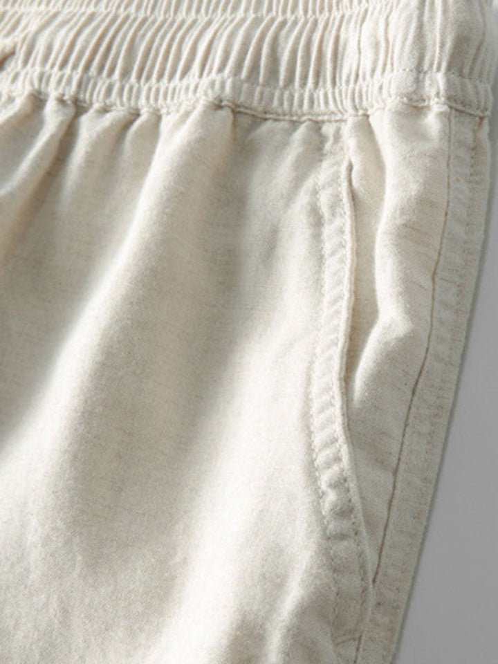 "Herren Sommer Set, elegantes Hemd mit Stehkragen und kurze Ärmel, kombiniert mit passender Hose, stilvoll und bequem."