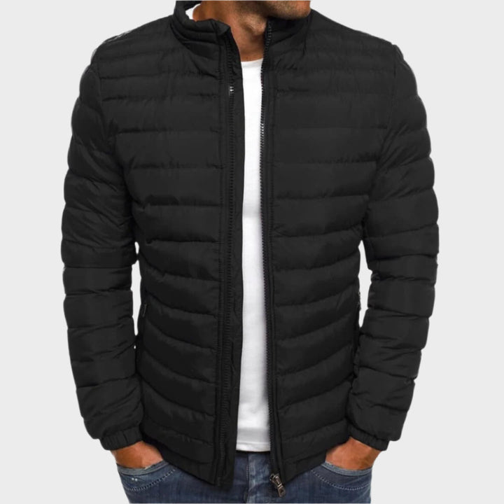 "Herren Sommerjacke, leicht und elegant, in modernem Schnitt, ideal für Büro und Abendveranstaltungen."