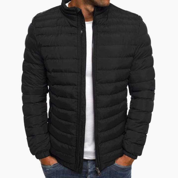 "Herren Sommerjacke, leicht und elegant, in modernem Schnitt, ideal für Büro und Abendveranstaltungen."