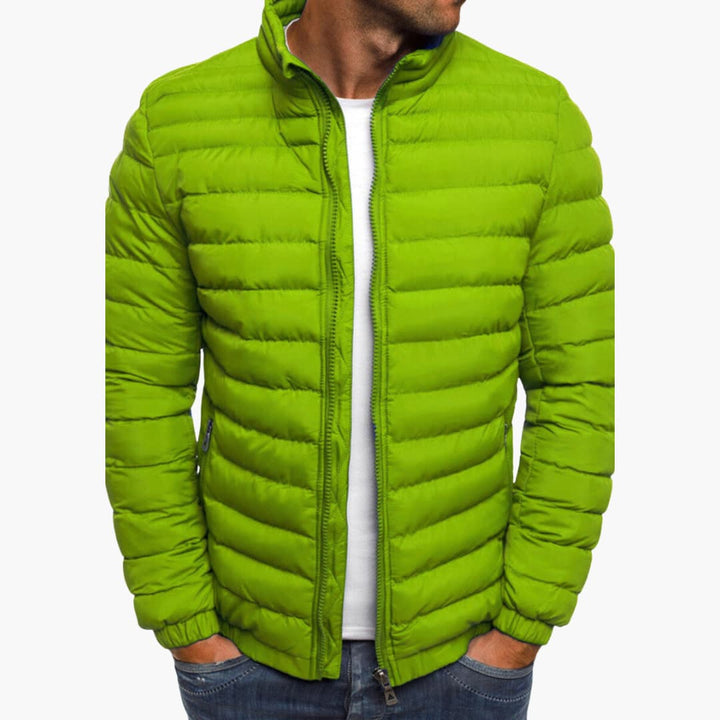 "Herren Sommerjacke, leicht und elegant, in modernem Schnitt, ideal für Büro und Abendveranstaltungen."