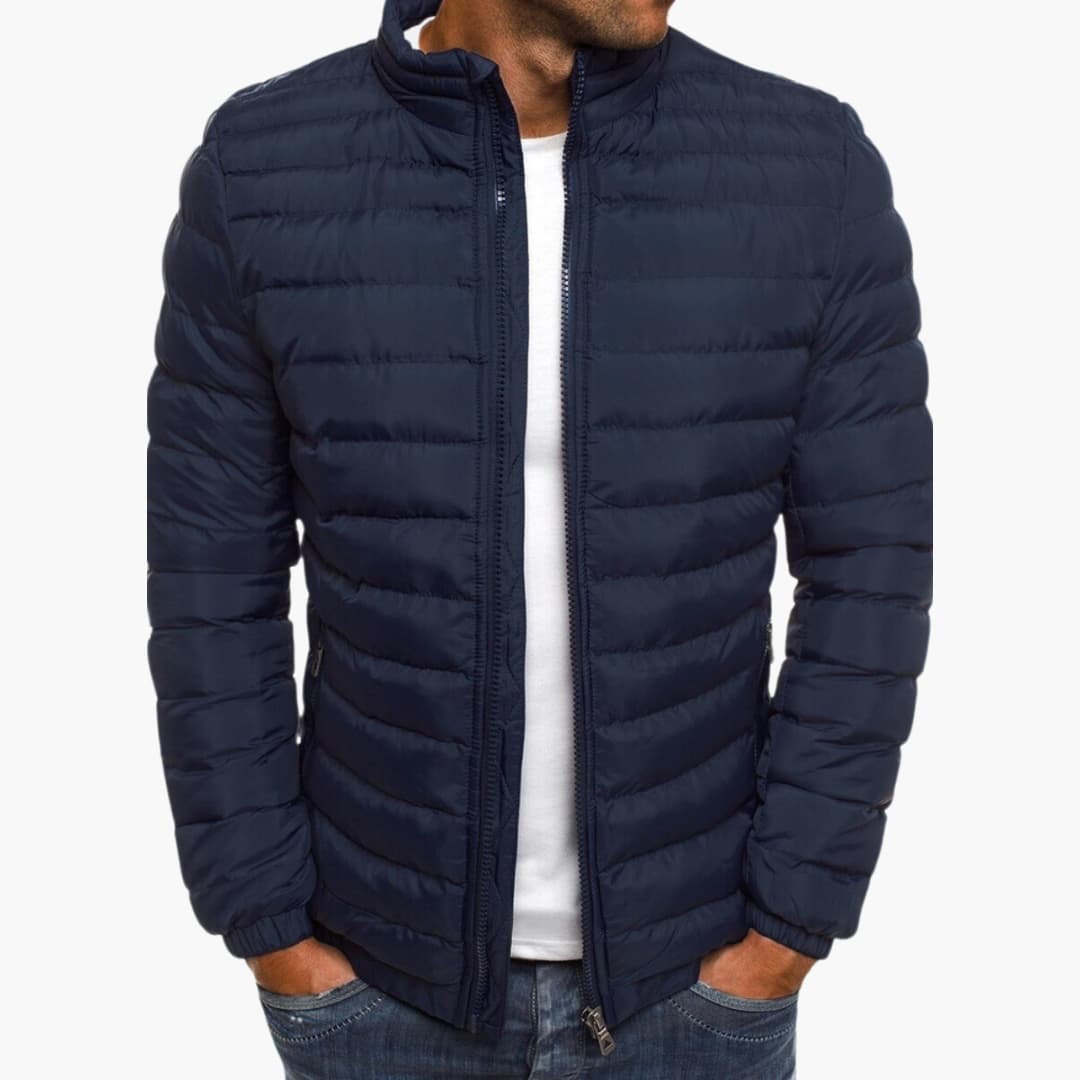 "Herren Sommerjacke, leicht und elegant, in modernem Schnitt, ideal für Büro und Abendveranstaltungen."
