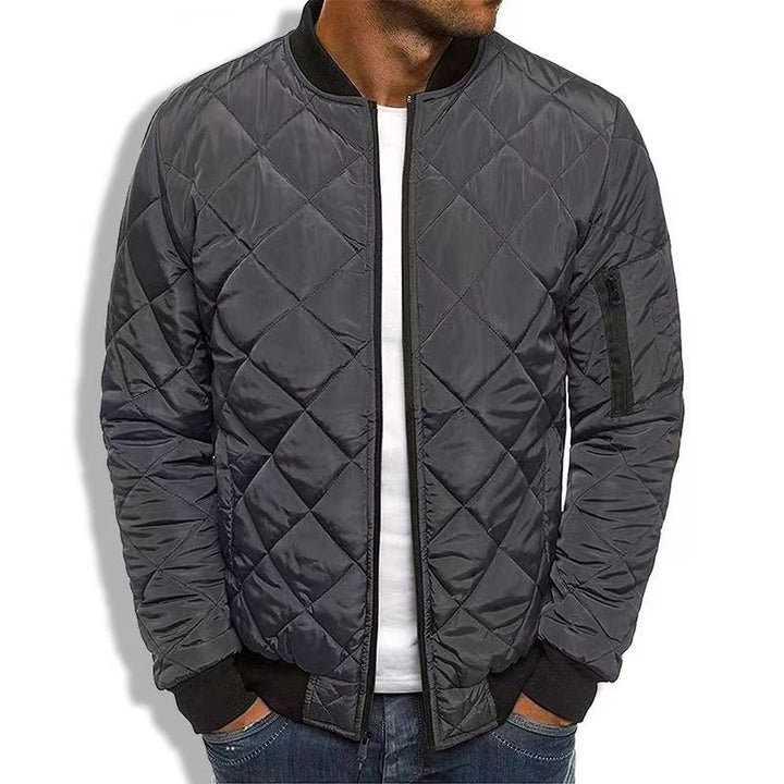 "Herren-Steppjacke, klassisches Design, verschiedene Farben, hochwertige Isolierung, perfekt für kalte Temperaturen."