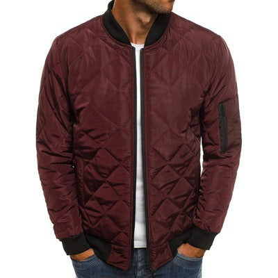 "Herren-Steppjacke, klassisches Design, verschiedene Farben, hochwertige Isolierung, perfekt für kalte Temperaturen."
