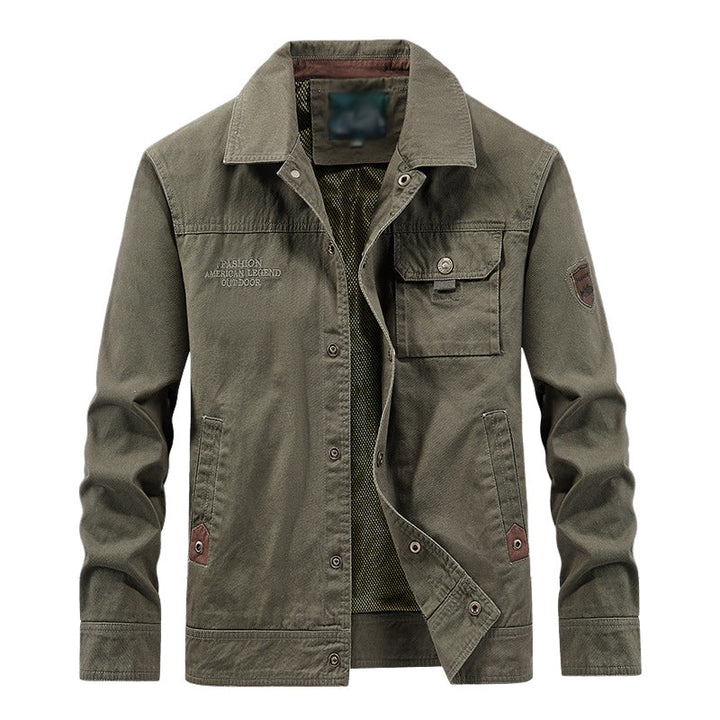 "Herren Vintage-Cargo-Jacke in Khaki mit großen Taschen und tailliertem Schnitt; perfekt für legere Anlässe."