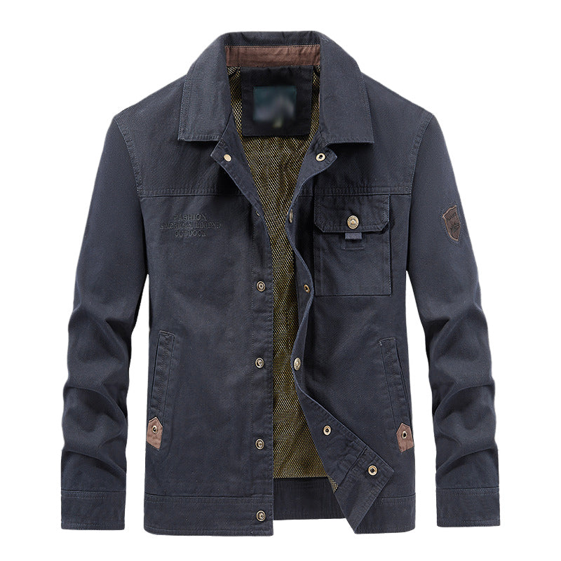 "Herren Vintage-Cargo-Jacke in Khaki mit großen Taschen und tailliertem Schnitt; perfekt für legere Anlässe."