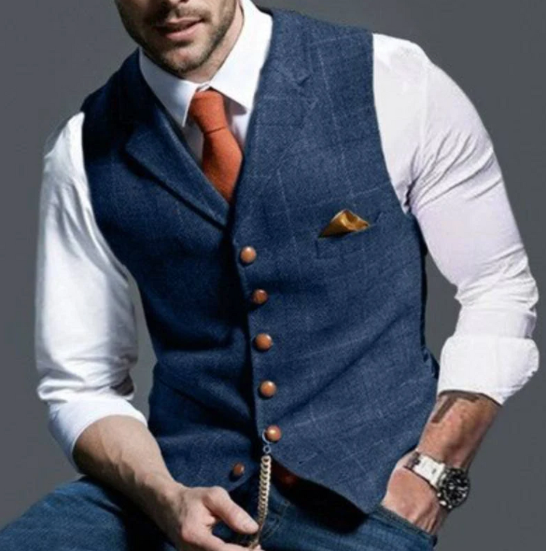 "Herren Vintage-Weste in Blau mit eleganten Details, ideal für formelle und legere Anlässe, zeitloser Stil."