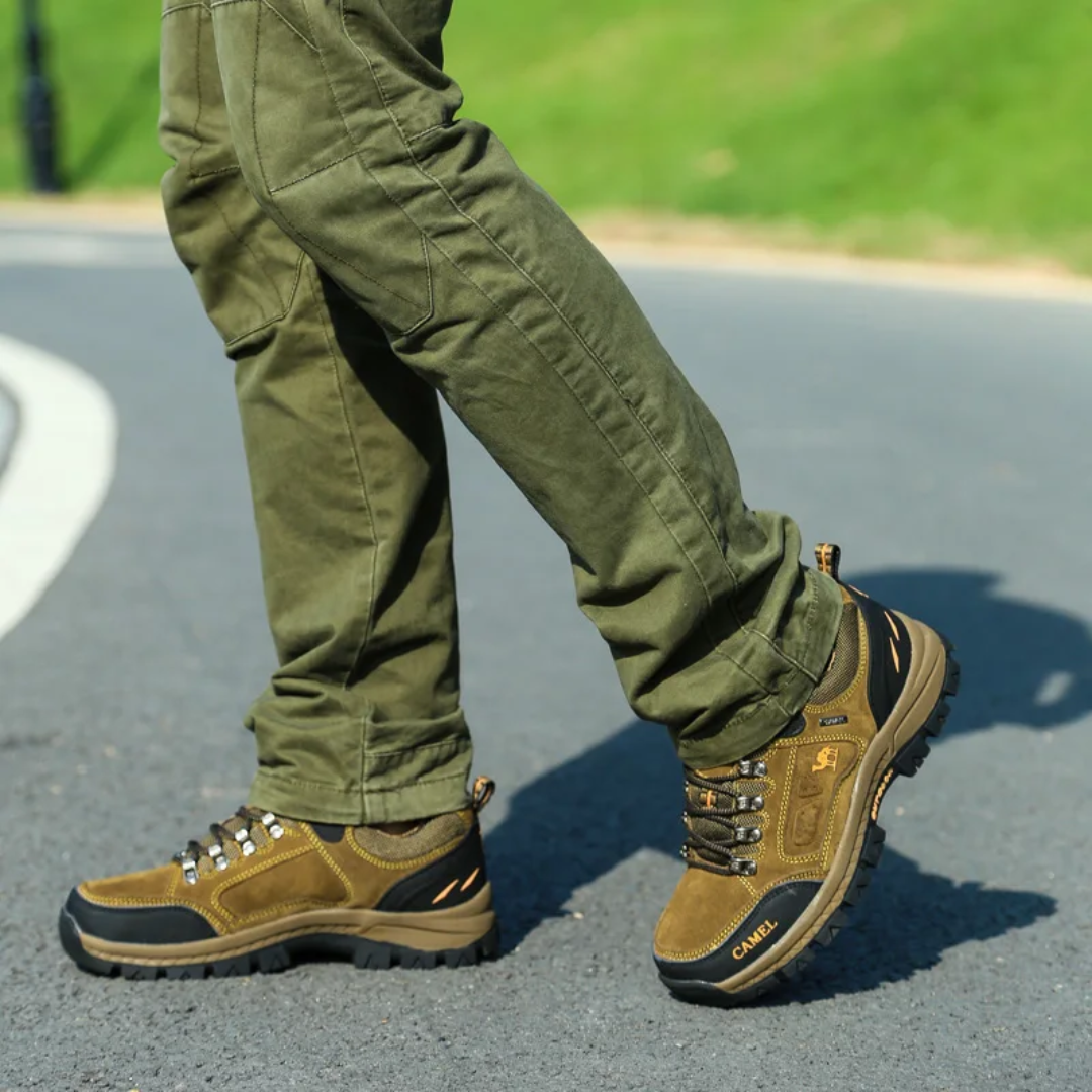 "Herren Wanderschuhe, wasserdicht, atmungsaktiv, braun, robustes Design, ideal für Outdoor-Abenteuer, rutschfeste Sohle"