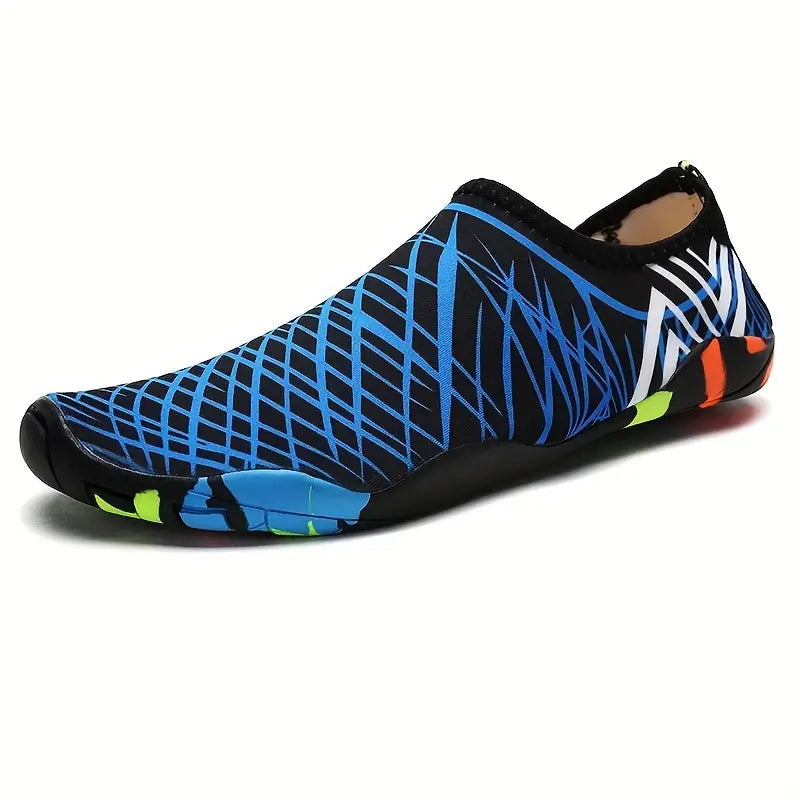 "Herren Wasserschuhe mit rutschfester Sohle, schnell trocknend, blau, optimal für Strandaktivitäten und Wassersport."