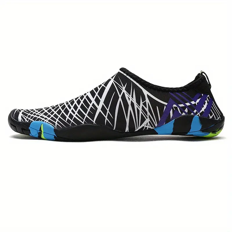 "Herren Wasserschuhe mit rutschfester Sohle, schnell trocknend, blau, optimal für Strandaktivitäten und Wassersport."