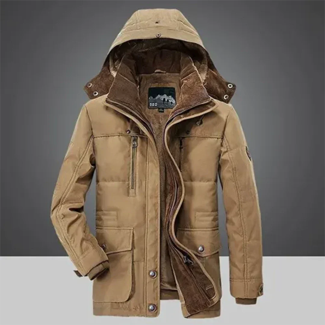 "Herren Winterjacke mit Kapuze, klassisches Design, hochwertige Isolation, schützt vor Wind und Regen, ideal bei Kälte."