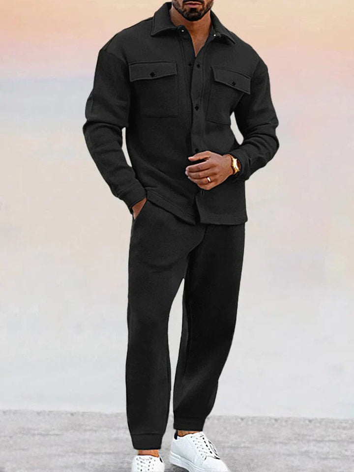 "Herren Zweiteiler: Elegantes Set mit beiger Jacke und Hose, sportlich-modern für vielseitigen Komfort und Stil."