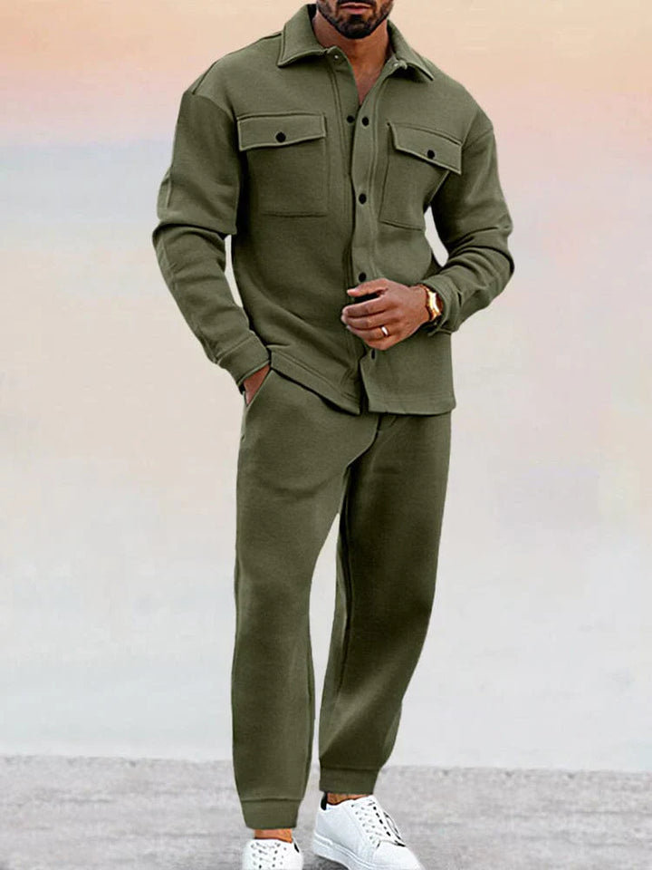"Herren Zweiteiler: Elegantes Set mit beiger Jacke und Hose, sportlich-modern für vielseitigen Komfort und Stil."
