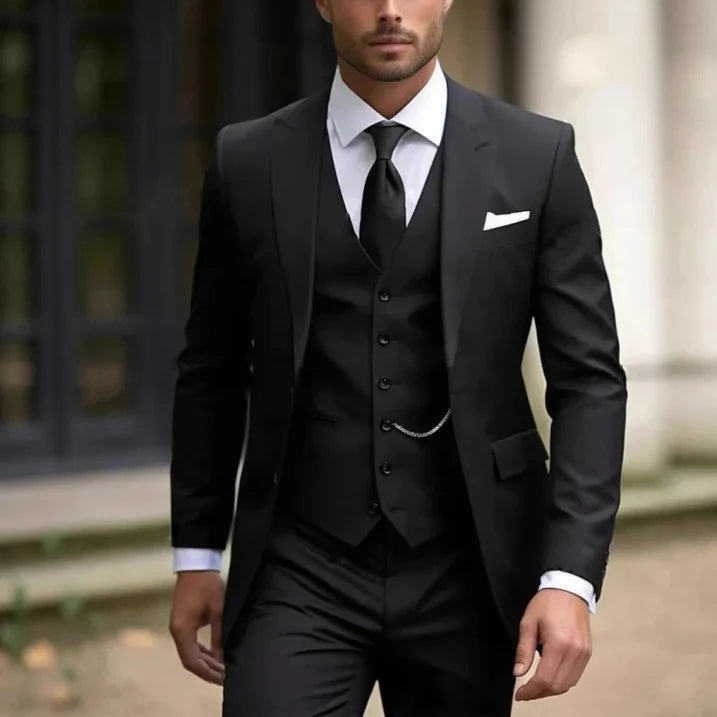 "Herrenanzug dreiteilig, modern fit, schmaler Schnitt, schwarz, ideal für Hochzeit und Empfang, stilvoll und elegant."