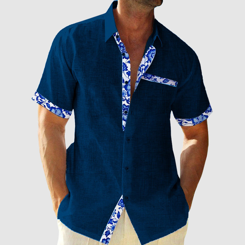 Herrenhemd mit tropischem Muster, kurzes Design, lässig-elegant, ideal für Sommer und Freizeit, angenehmes Tragegefühl.