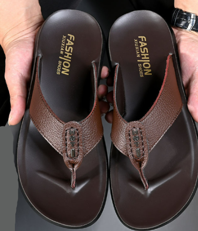 "Herrensandale Thomas, elegant, atmungsaktiv, ergonomische Sohle, ideal für Alltag und sommerliche Ausflüge."