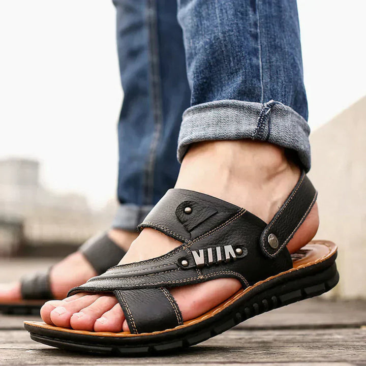 "Herrensandalen: Luxuriös, orthopädisch, in Braun mit anatomischem Fußbett für bequemen, stilvollen Tragekomfort."